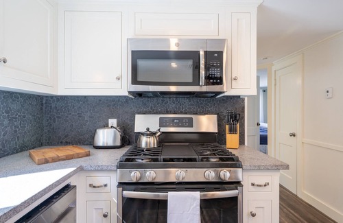 Kennebunk Cottage | Seabreeze Cottage, steps to Kennebunk's Beaches