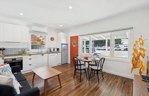 Coffs Harbour Apartment | Seabreeze - Macauley's - Retro beach vibes in beachside location