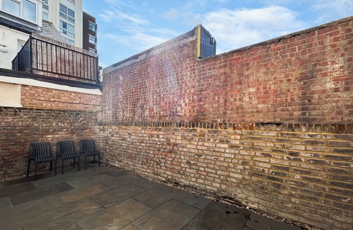 Worthing Apartment | Seabreeze Retreat - UK49968