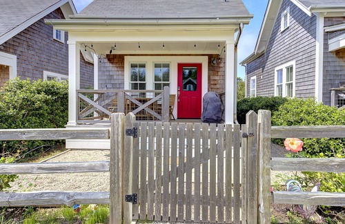 Seabrook House | Seabrook's Appleseed: Dog Friendly. Hot Tub!