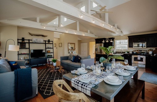 New Buffalo Apartment | Seaclusion Condo on the Harbor