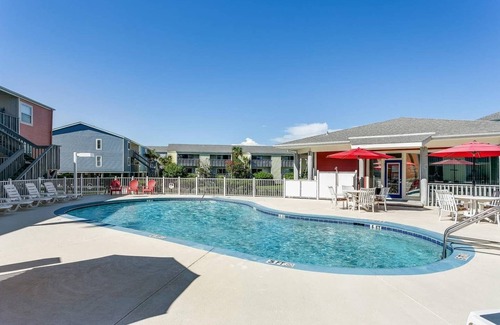 Pensacola Beach Condo | Seacret Paradise! GULF FRONT 2 Bedroom Condo w/Community Pool