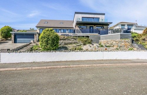 Holyhead Cottage | SEADDLER, pet friendly, with hot tub in Trearddur Bay