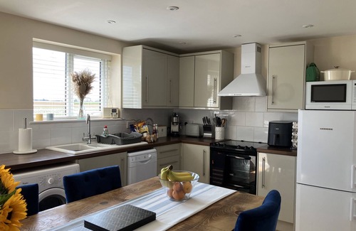 Irstead Cottage | SEADRIFT, pet friendly, with open fire in Happisburgh, East Anglia