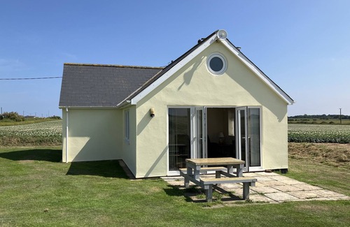 Irstead Cottage | SEADRIFT, pet friendly, with open fire in Happisburgh, East Anglia