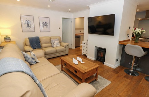 Selsey House | SEAFARER'S REST, pet friendly, country holiday cottage in Selsey