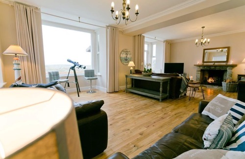 Rhosneigr Apartment | Seaforth - a coastal that sleeps 8 guests in 4 bedrooms