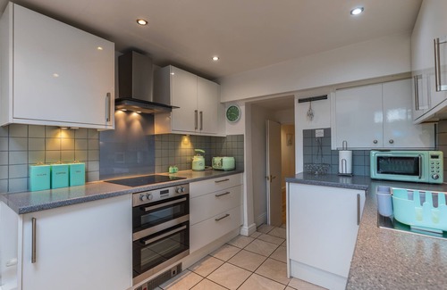 Littlehampton Apartment | Seafront Apartment Private Garden & Free Parking