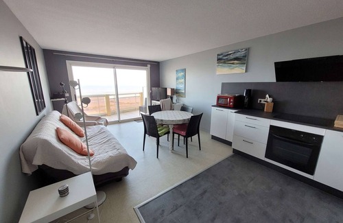 Merlimont-Plage Apartment | Seafront Apartment with Elevator, Parking, and Balcony