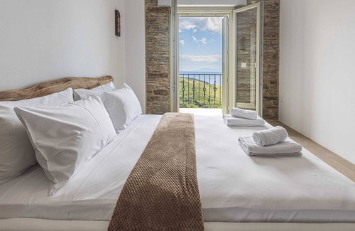 Batsi Villa | Seafront Sparkling Dream - Ameli Androck Retreat