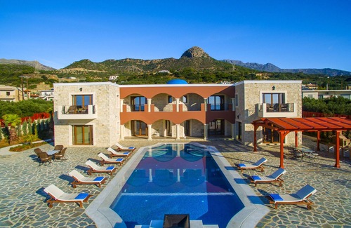 Ferma Villa | Seafront VIlla Kastello Kalliste | 8 bedrooms | 8 bathrooms