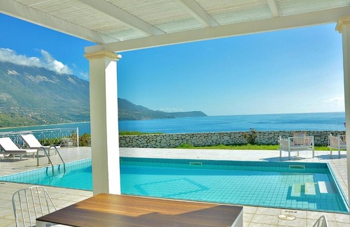 Karavados Villa | Seafront Villa Kefaloniaprivatevillas