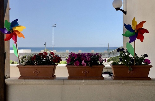 Maruggio Villa | Seafront villa surrounded by garden
