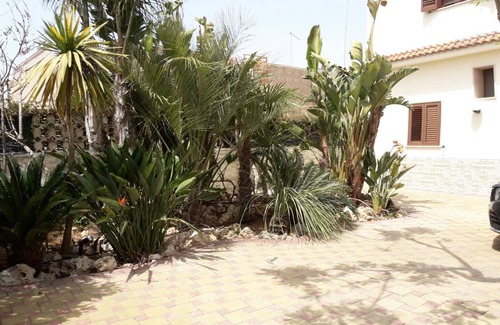 Maruggio Villa | Seafront villa surrounded by garden