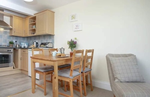 Hele Apartment | Seagrass, fantastic sea views, near to the harbour & beaches, parking