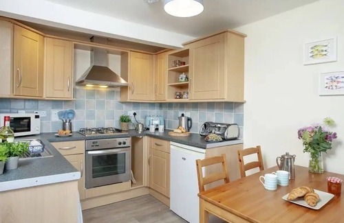 Hele Apartment | Seagrass, fantastic sea views, near to the harbour & beaches, parking