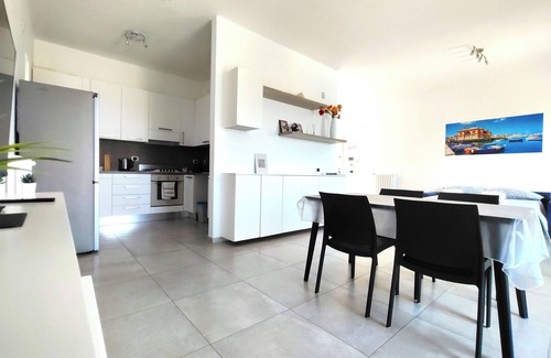 Bari Apartment | Seagull Apartment Bari sleeps 6, sea view with free parking and Wi-Fi