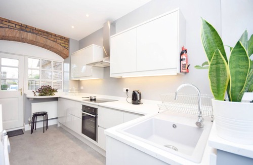 Aldwick Apartment | Seagull Cottage - A lovely 2 bedroom cottage that sleeps 4