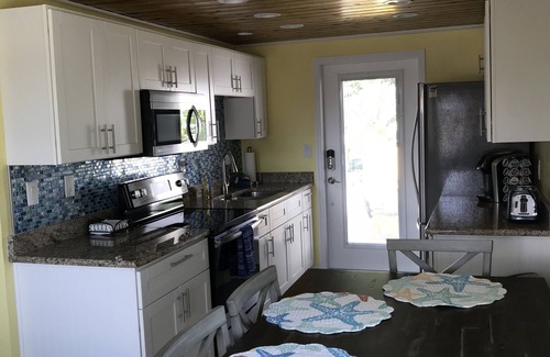 Englewood House | Seagull Landing Retreat.Sun, Sand, & Steps to Stump Pass.Kayaks, SUP's, & Bi