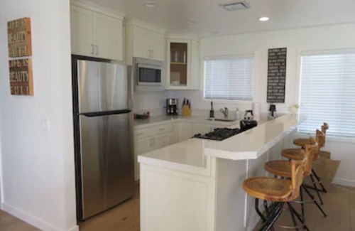 Ocean Beach Cottage | Seahorse Cottage -Stunning Views, Steps from Ocean Beach