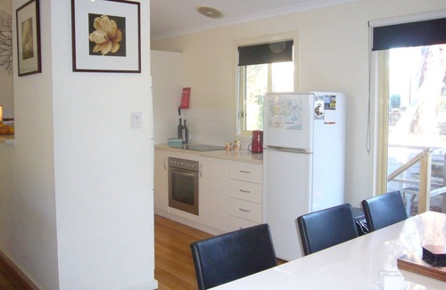 Kingscote House | SeaKI - Holiday Home Kingscote - Quarter Acre