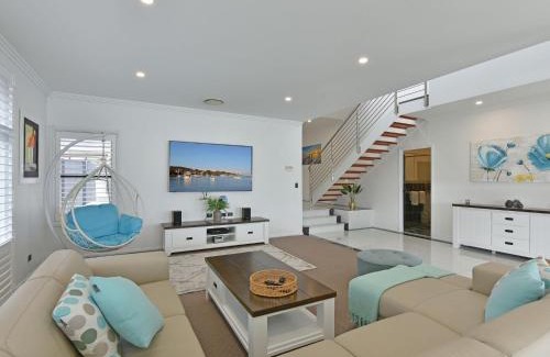 Lake Macquarie City Council House | Sealand Lake House Stunning Absolute Waterfront