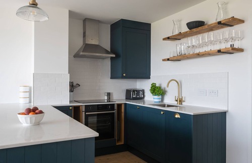 Hope-Cove Apartment | Searush Cove - a beautiful contemporary beachfront apartment