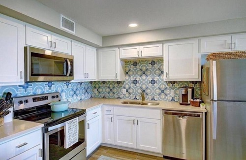 Port Aransas Condo | Seas the Day at Coral Cay—1 minute walk to beach!