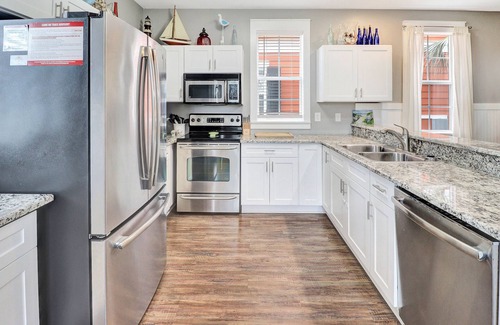 Port St. Joe House | SEAS THE DAY IS A PRIVATE 2BD COTTAGE WITH 3 COMMUNITY POOLS, PET FRIENDLY!