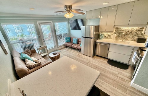 Galveston Condo | Seascape 2202 The Seashell Pearl Beachfront Condo Gulf Views Pool Hottubs Netflx
