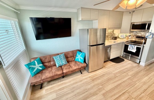 Galveston Condo | Seascape 2202 The Seashell Pearl Beachfront Condo Gulf Views Pool Hottubs Netflx