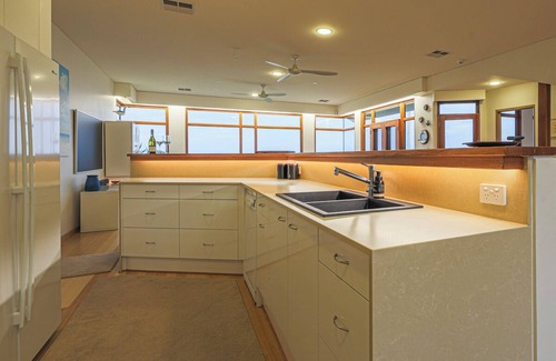 Tennyson House | Seascape Beach House, Tennyson – Ocean Views & Luxe