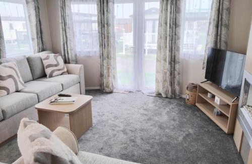 Ingoldmells Ski Chalet | Seascape - caravan next to Fantasy Island Ingoldmells, dog friendly