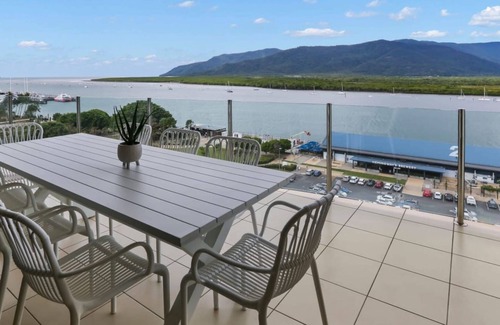 Cairns Central Business District Apartment | Seascape: Luxury Waterfront Living in the Heart of Cairns