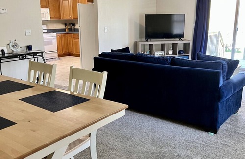 Geneva-on-the-Lake Apartment | Seascape Townhome #67- Sunset Vacation Rentals