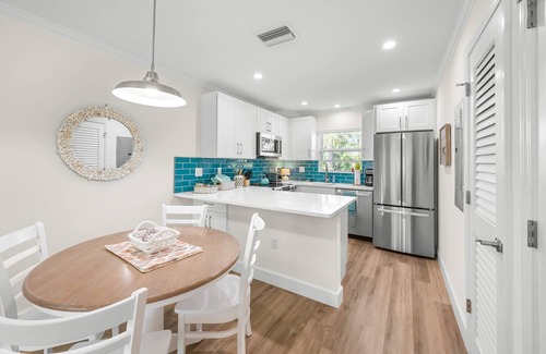 Sanibel Condo | Seashells 10 – Stunning West End Sanibel Condo with Private Beach Access