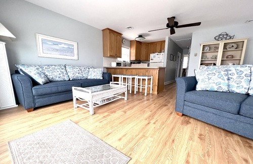 Avalon Cottage | Seashore COTTAGE with bay views