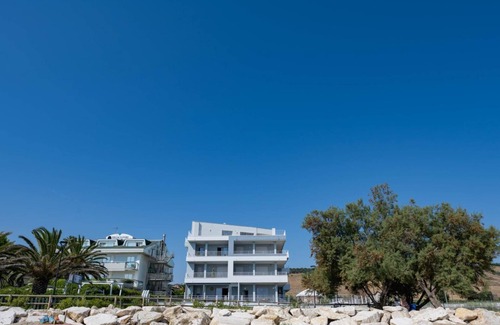 Pineto Apartment | Seaside apartment with large garden