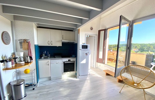 Le Penon Apartment | Seaside Apt: Walk to Beach & Shops, Terrace, Parking, WiFi