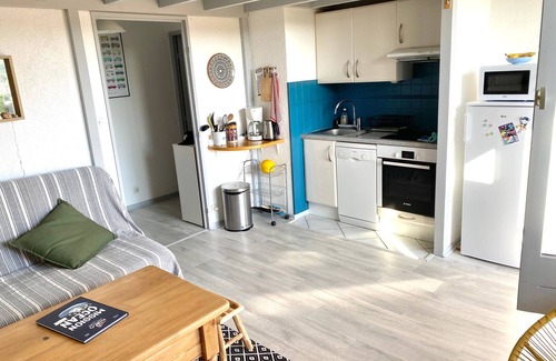 Le Penon Apartment | Seaside Apt: Walk to Beach & Shops, Terrace, Parking, WiFi