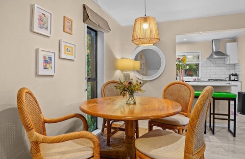 Torbay House | Seaside Bougainvillea Retreat close to Beaches