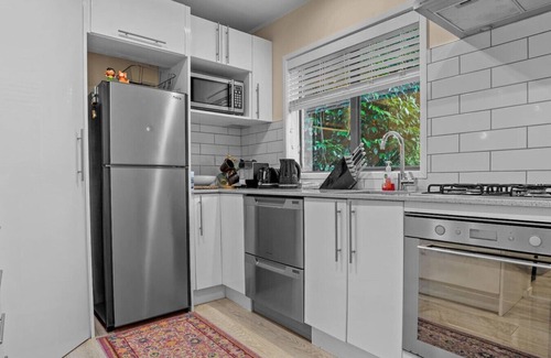 Torbay House | Seaside Bougainvillea Retreat close to Beaches