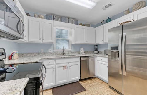 Seaside House | Seaside "Blue Clear Sky" | 2 BR |Pet Friendly| Bikes | Tower |Steps to Beach!