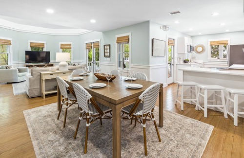 Seaside House | Seaside "Blue Skies" 3BR |Sleeps 10 | NEW Listing | 2 Bikes!