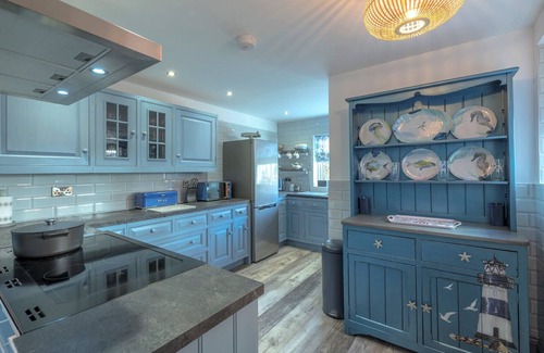Meads Apartment | Seaside Breaks - luxurious 3-bed in upmarket Meads village area of Eastbourne