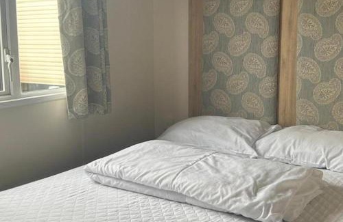 Clacton-on-Sea House | Seaside Cabin Retreat in Clacton-on-Sea