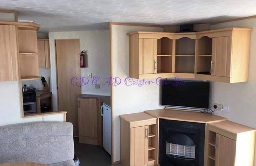 Caister-on-Sea Ski Chalet | Seaside Chalet /Caravan Retreat in Great Yarmouth
