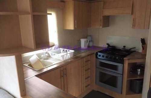 Caister-on-Sea Ski Chalet | Seaside Chalet /Caravan Retreat in Great Yarmouth