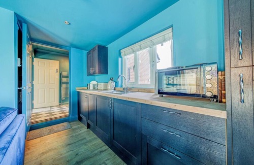 New Forest District Cottage | Seaside Cottage with Hot Tub in Calshot