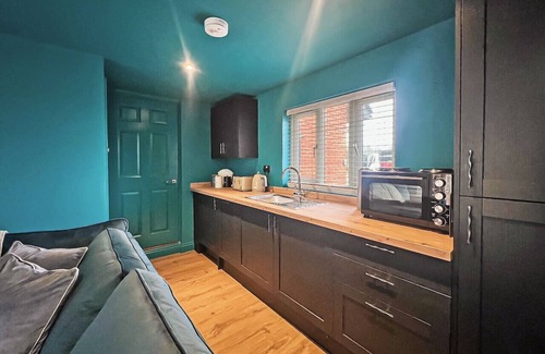New Forest District Cottage | Seaside Cottage with Hot Tub in Calshot